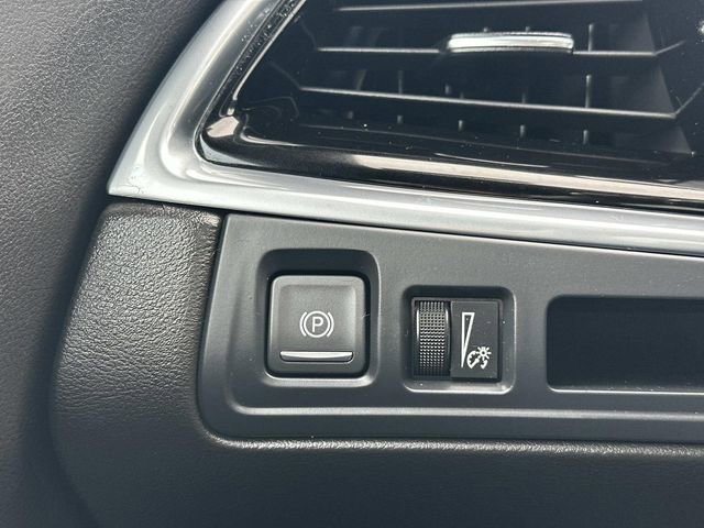 Used 2024 Cadillac XT6 Luxury w/ LPO, Floor Liner Package AWD/4WD image 28
