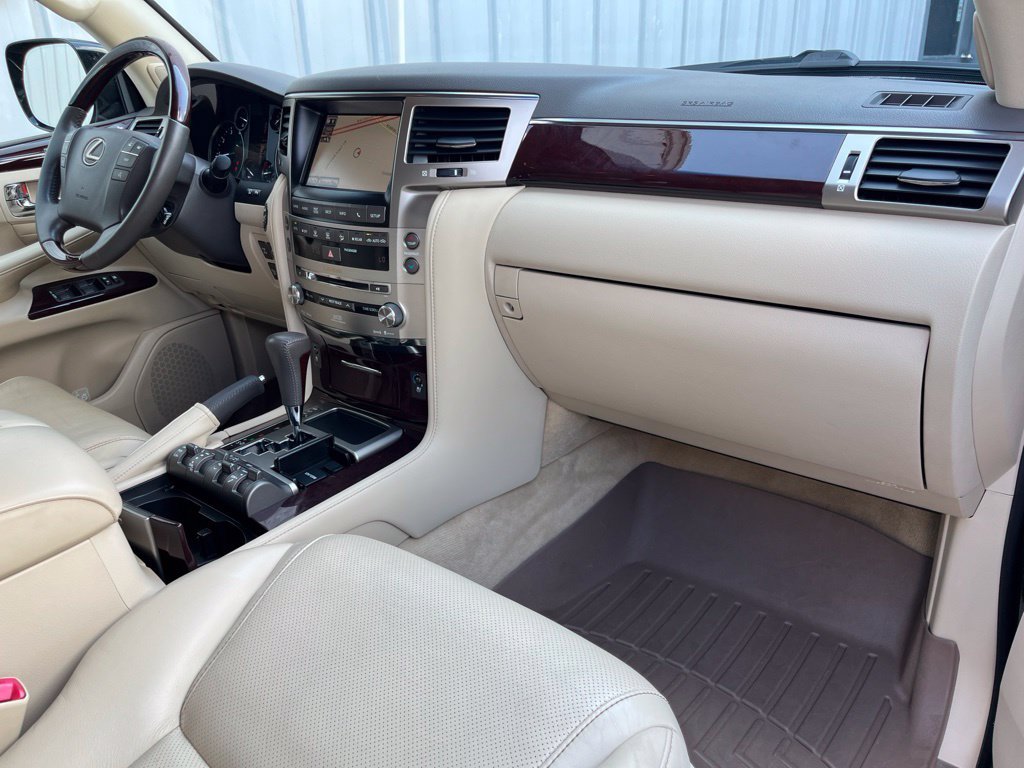 Used 2014 Lexus LX 570 4WD w/ Luxury Package image 44