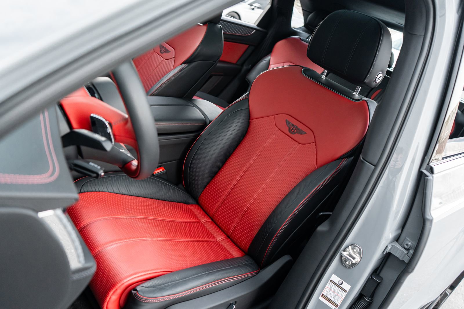 Used 2022 Bentley Bentayga image 26