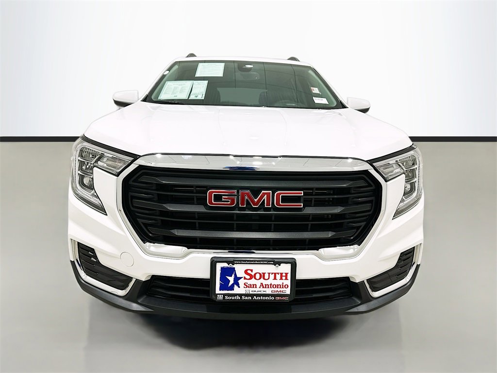 Used 2023 GMC Terrain SLE w/ Driver Convenience Package image 2