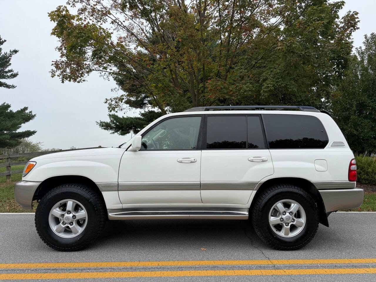 Used 2004 Toyota Land Cruiser video 1