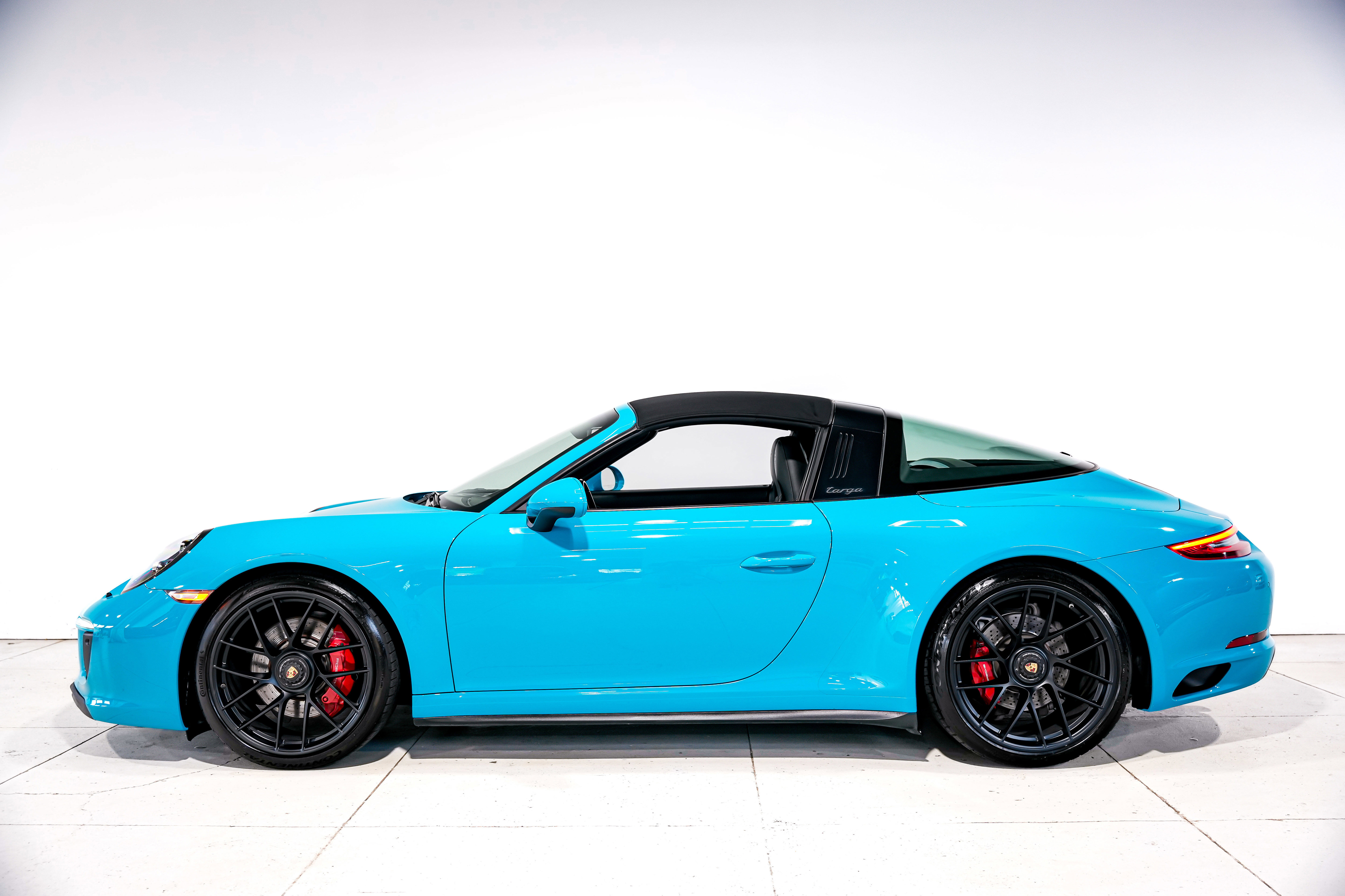 Used 2017 Porsche 911 Targa 4 GTS image 8