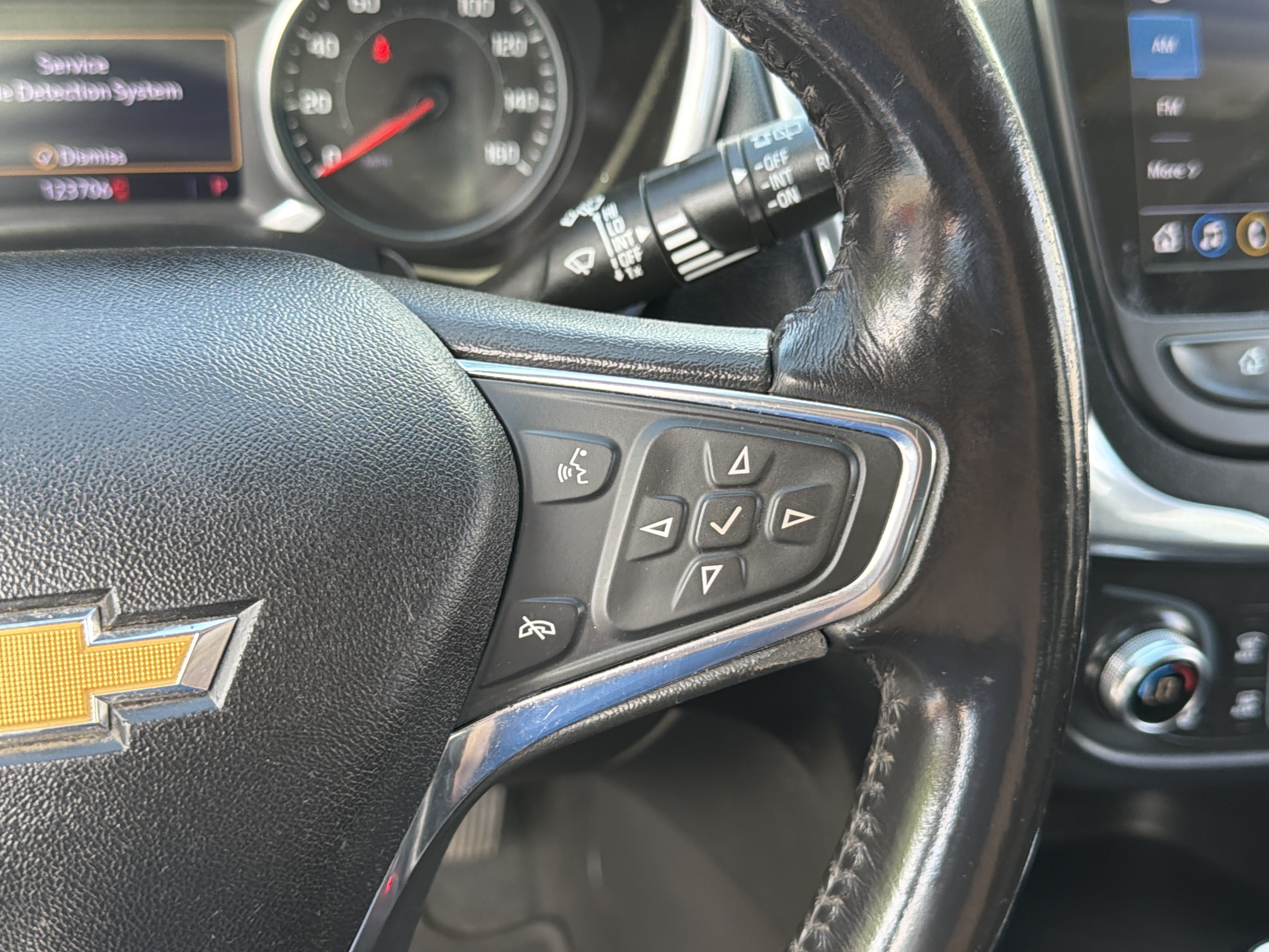Used 2019 Chevrolet Equinox LT w/ Sun & Navigation Package AWD/4WD image 16