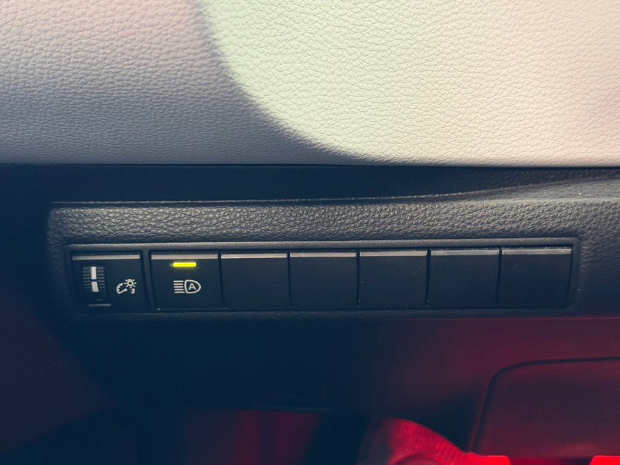 Used 2021 Toyota Corolla SE FWD image 38