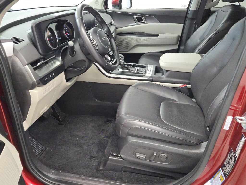 Used 2024 Kia Carnival LX image 26