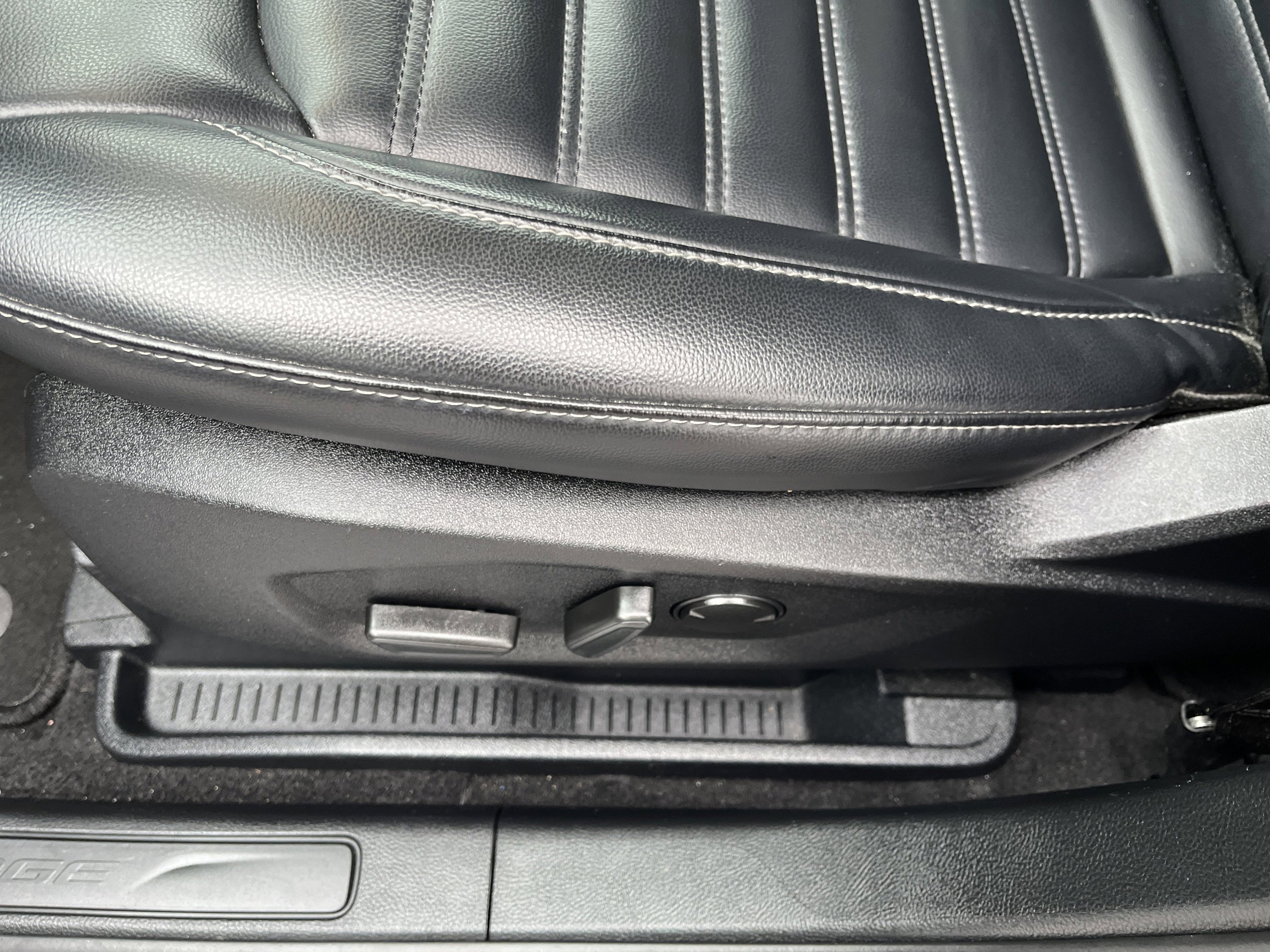 Used 2024 Ford Edge SEL image 16