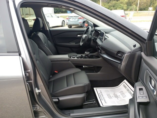 Certified 2025 Nissan Rogue SV w/ SV Premium Package image 17