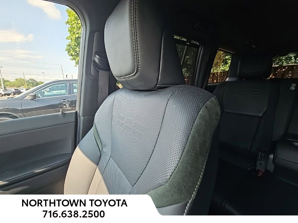 Used 2024 Lexus GX 550 image 43
