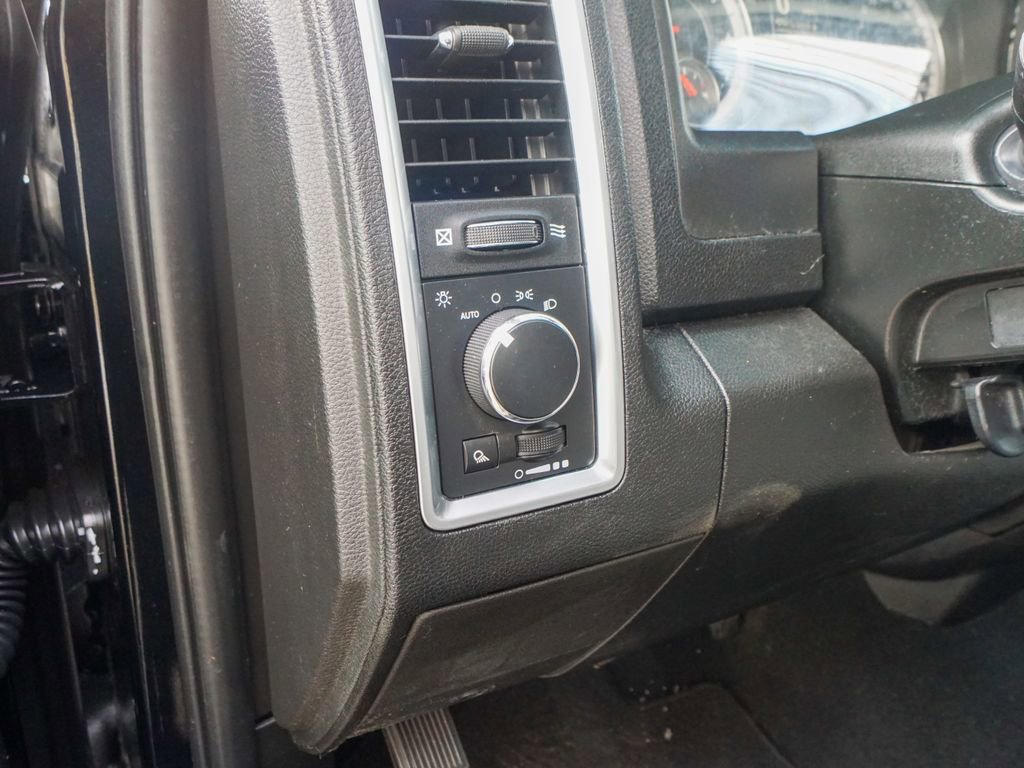 Used 2021 RAM 1500 Classic SLT image 17