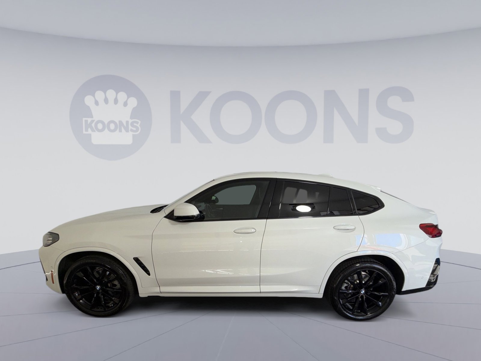 Used 2025 BMW X4 xDrive30i w/ Premium Package image 2