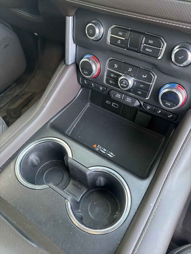 Used 2023 GMC Yukon SLT w/ SLT Luxury Package image 28