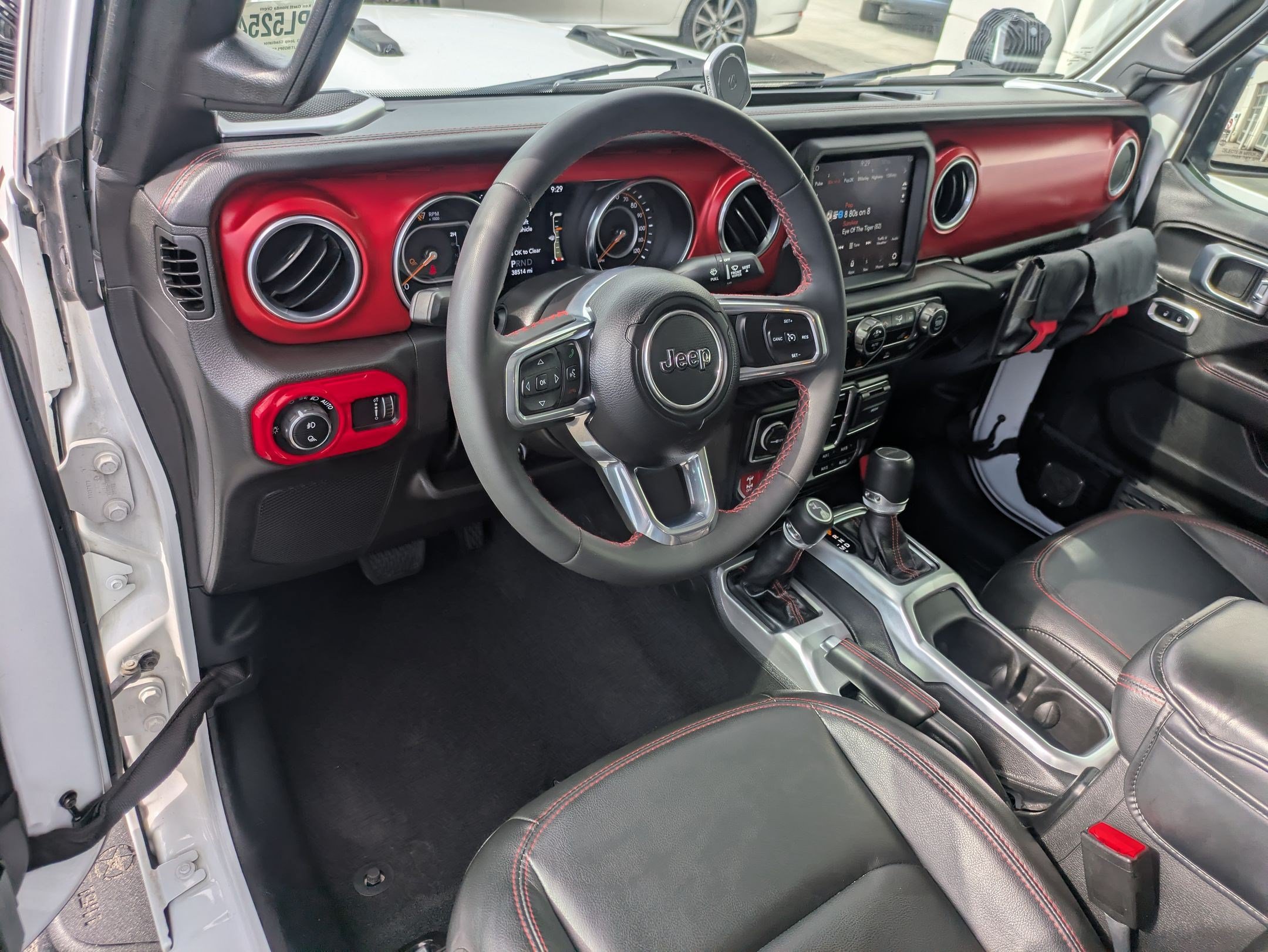 Used 2023 Jeep Gladiator Rubicon w/ Trailer Tow Package AWD/4WD image 17
