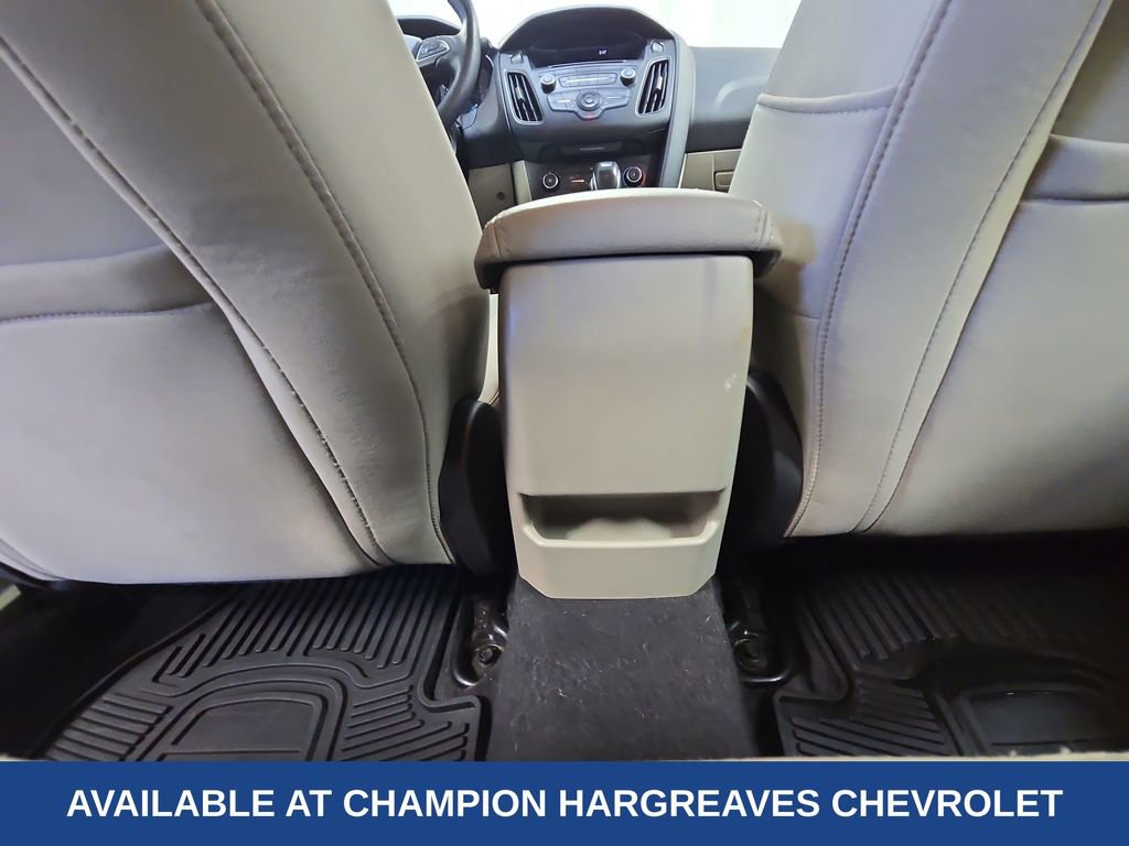 Used 2016 Ford Focus SE w/ SE Cold Weather Package FWD image 30