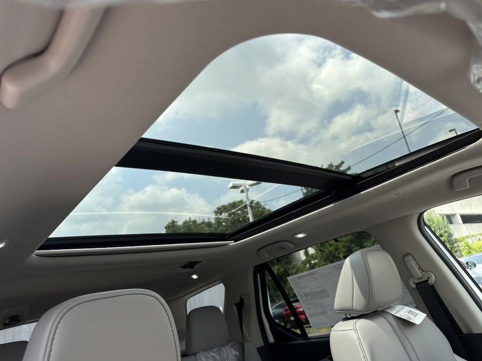 New 2025 Honda Pilot Touring image 12