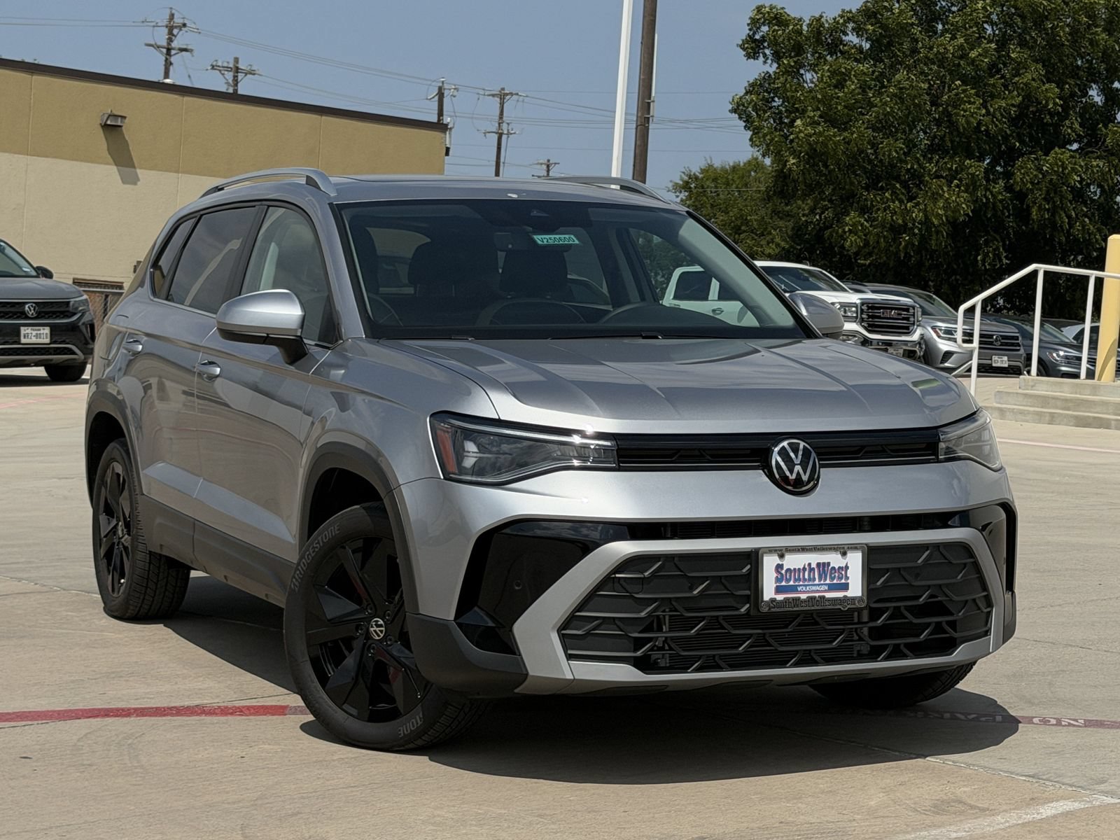 New 2026 Volkswagen Taos SE FWD image 2