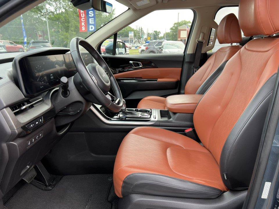 Used 2023 Kia Carnival SX FWD image 3