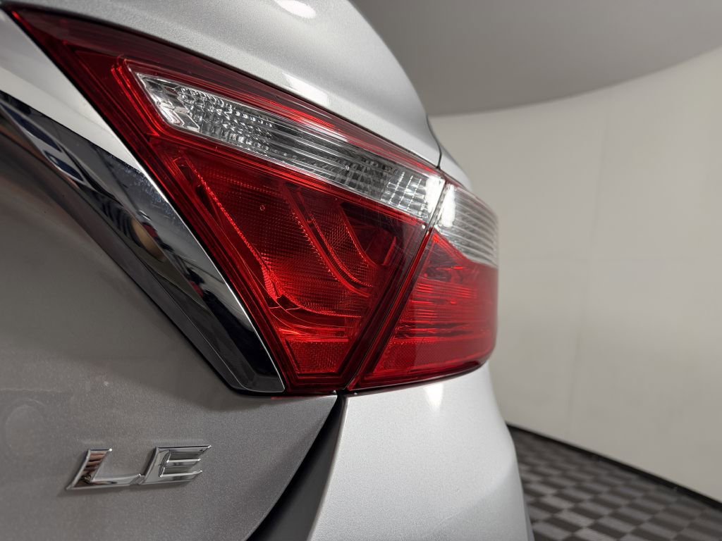 Used 2017 Toyota Camry LE FWD image 12