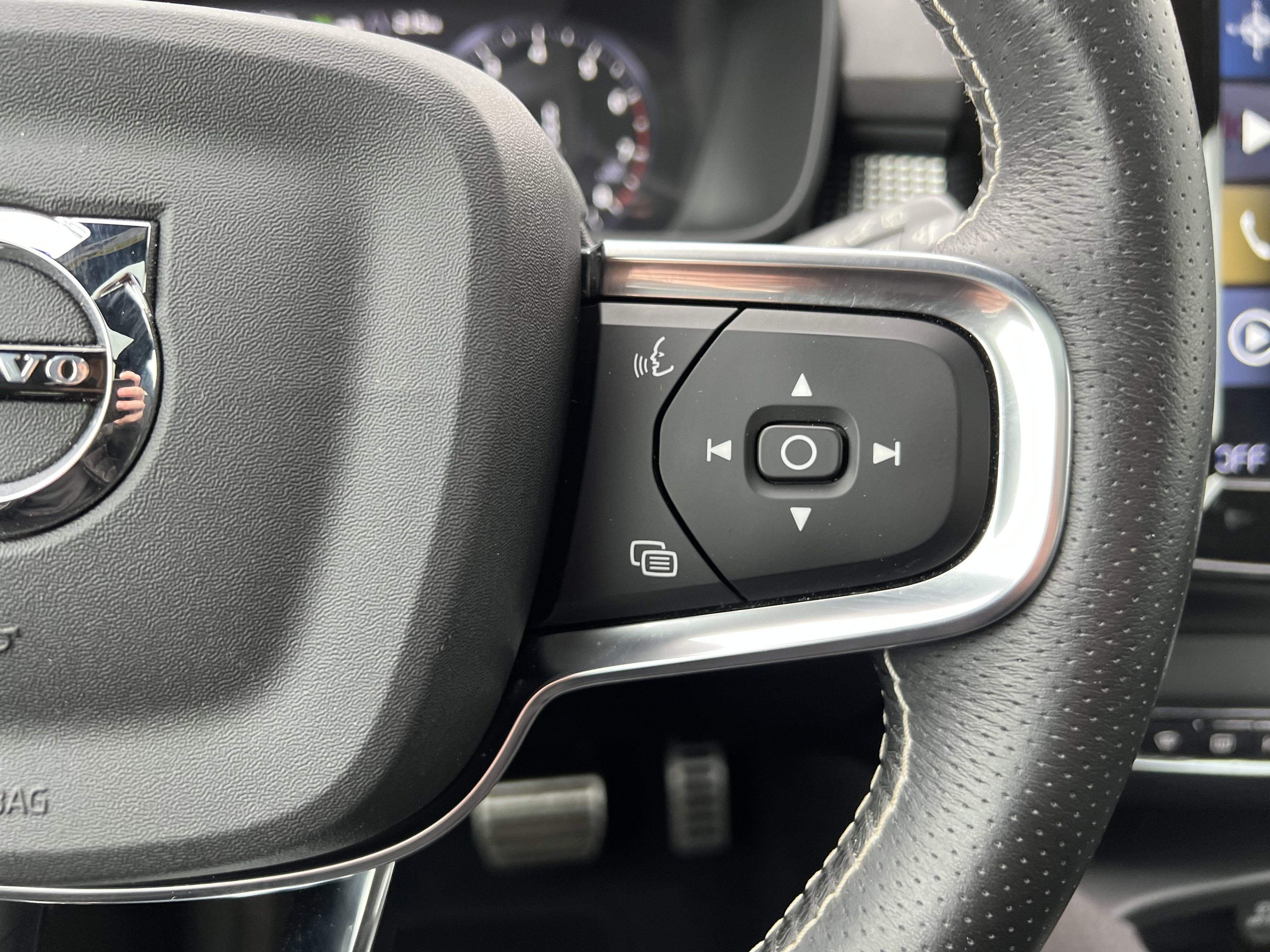 Used 2021 Volvo XC40 T5 R-Design w/ Advanced Package image 20