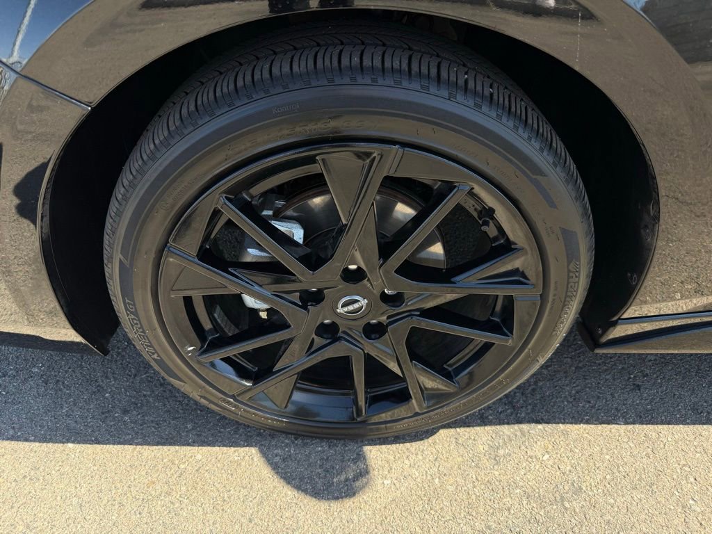 Certified 2025 Nissan Sentra SR w/ Midnight Edition FWD image 9