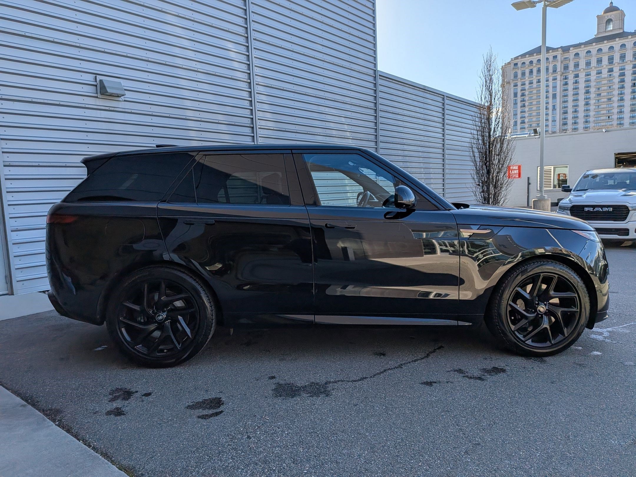 Used 2025 Land Rover Range Rover Sport Dynamic SE image 5