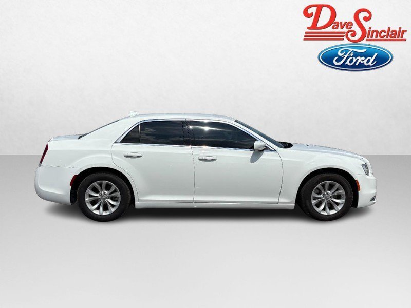 Used 2023 Chrysler 300 Touring RWD image 5