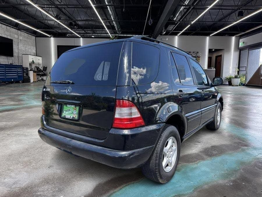 Used 2000 Mercedes-Benz ML 320 4MATIC image 2