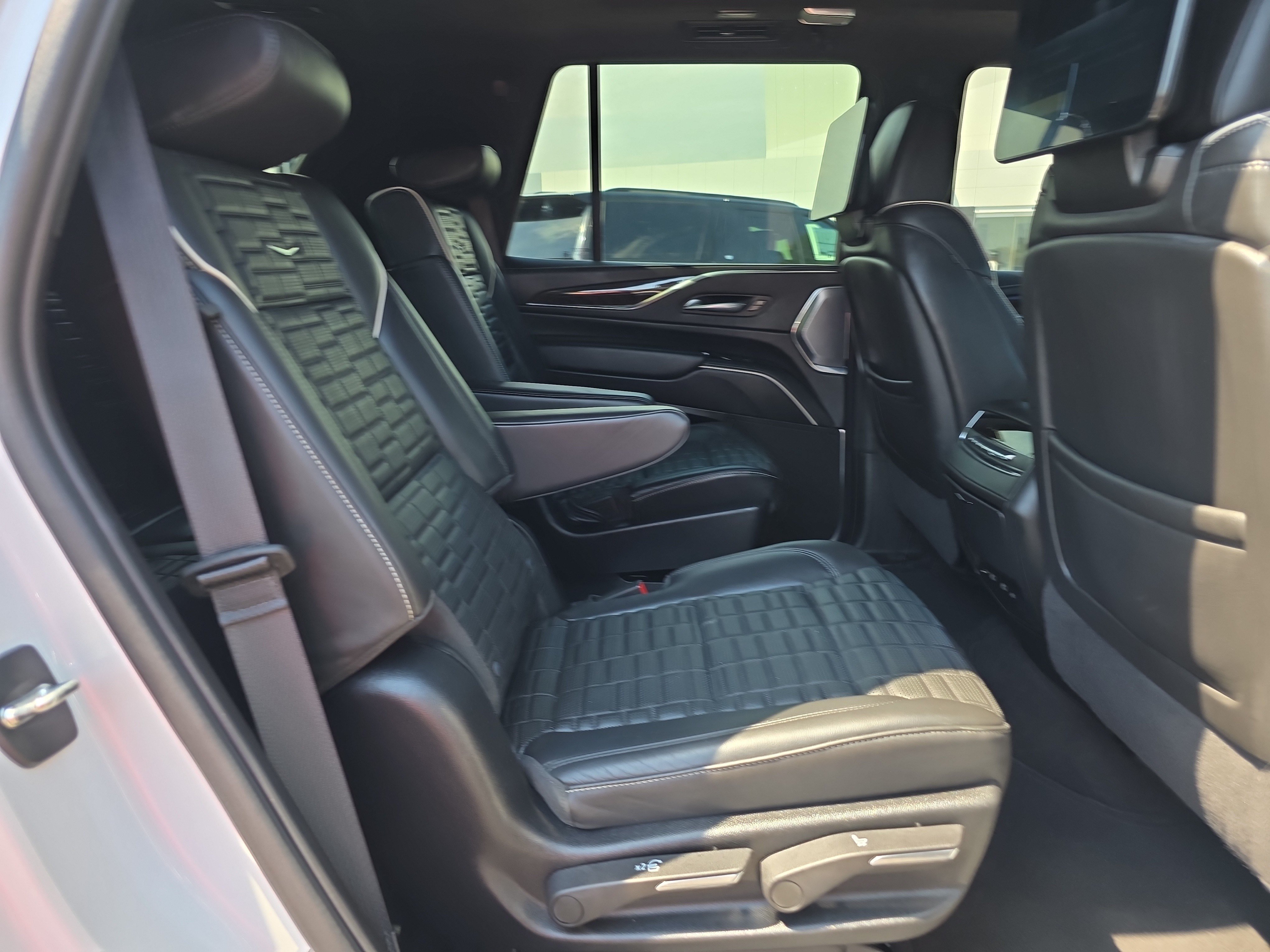 Used 2024 Cadillac Escalade Sport Platinum AWD/4WD image 17