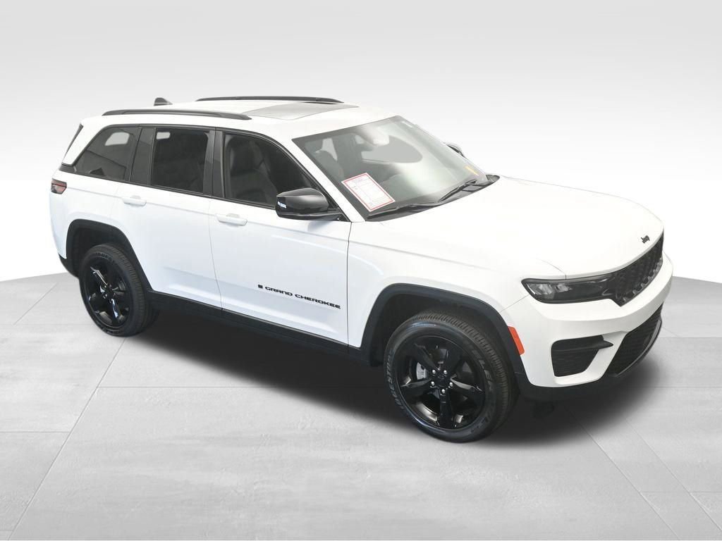 Used 2025 Jeep Grand Cherokee Altitude image 53