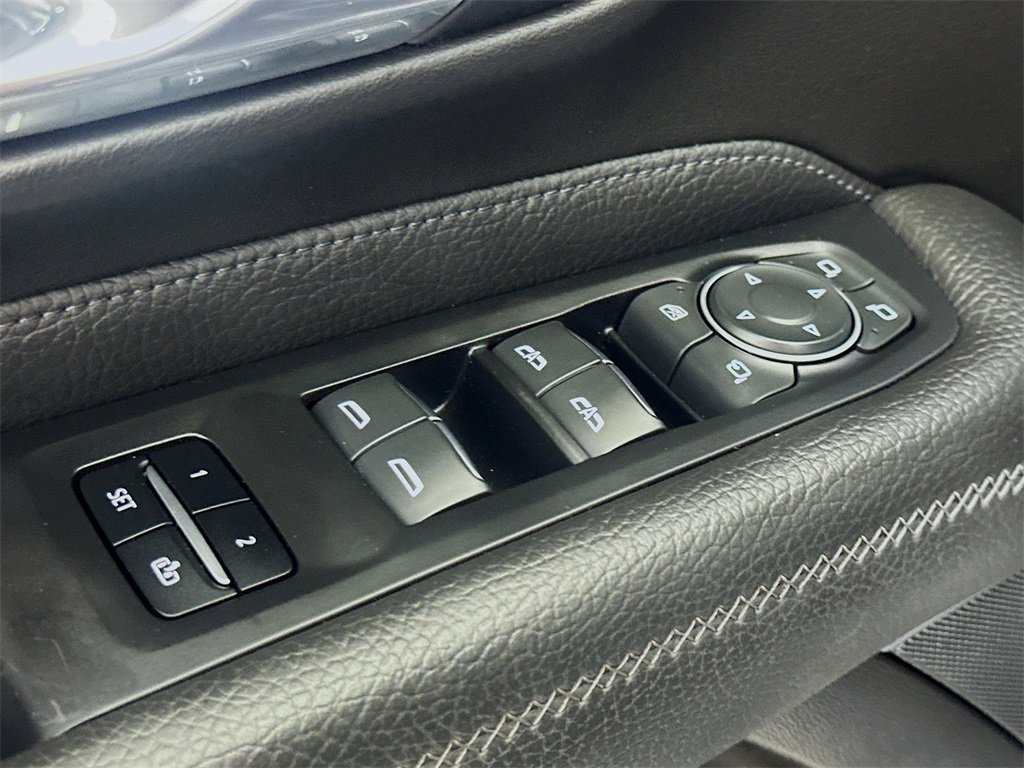 Used 2021 GMC Yukon Denali w/ Denali Premium Package image 21