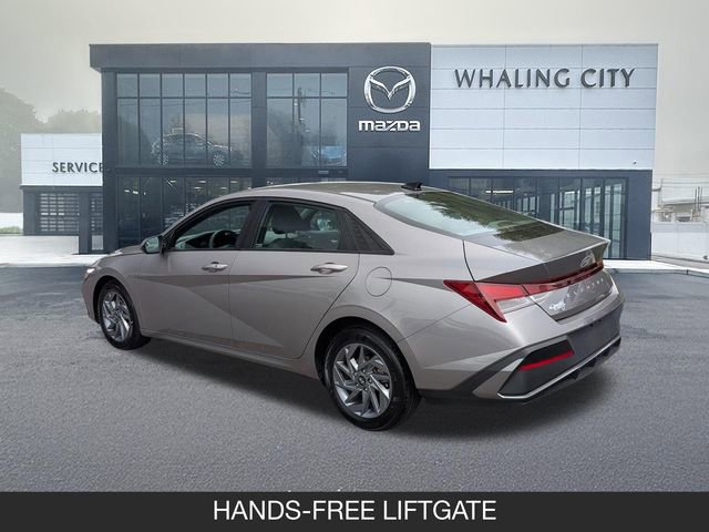 Used 2024 Hyundai Elantra SEL FWD image 6