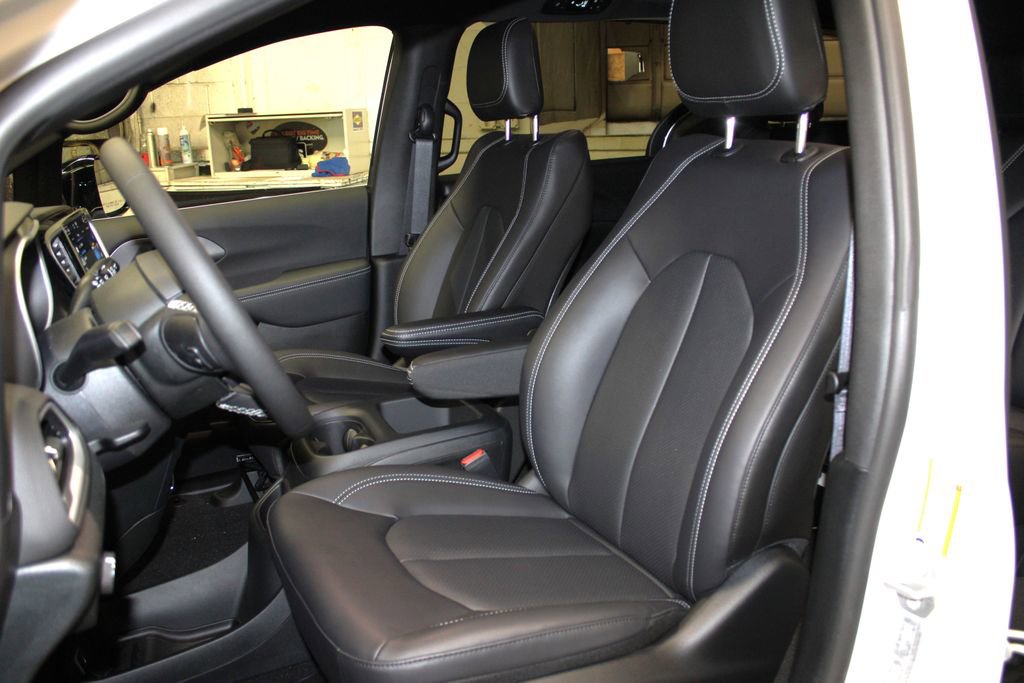 New 2026 Chrysler Voyager LX image 21