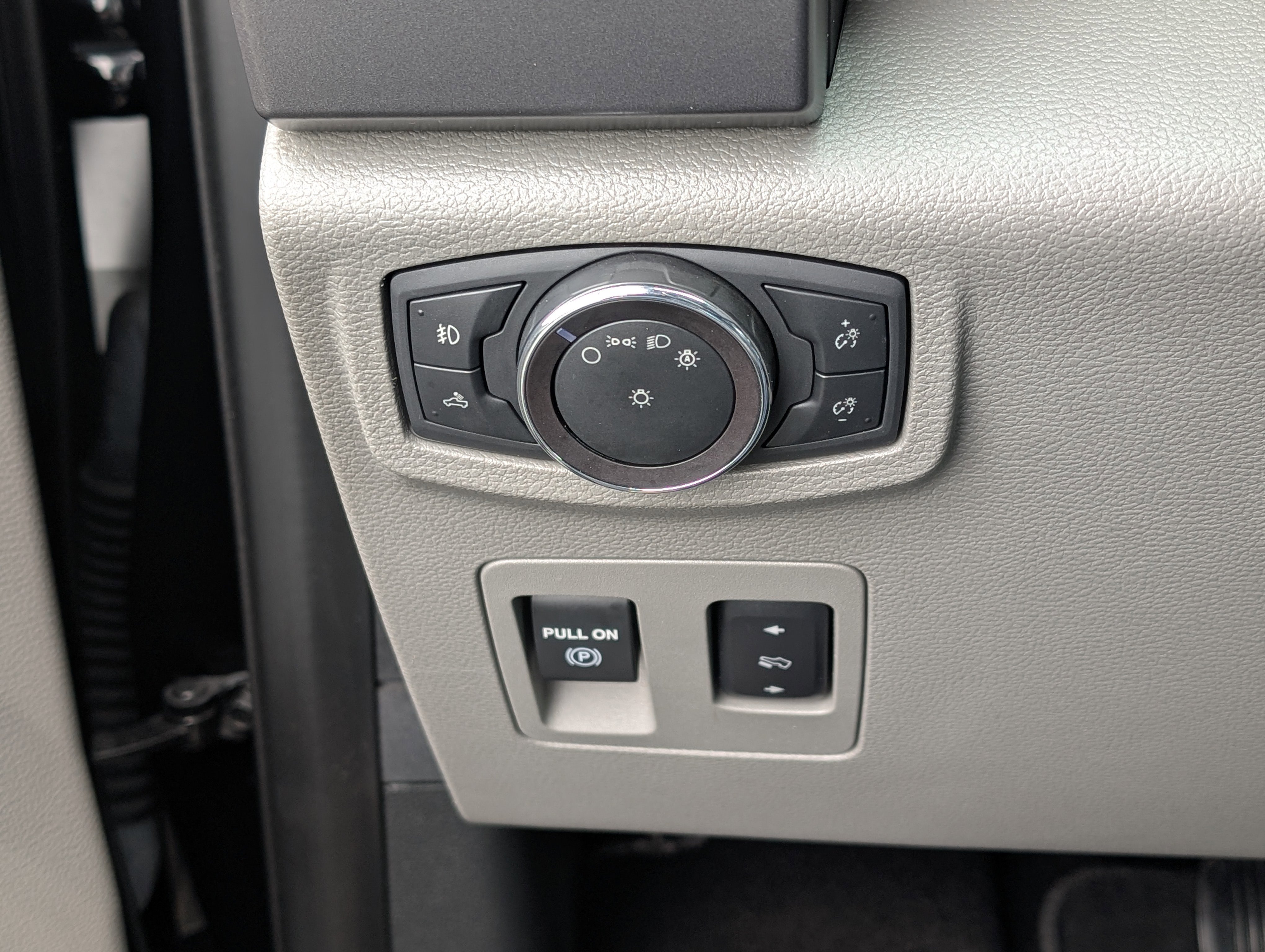 Certified 2019 Ford F150 XLT w/ Equipment Group 302A Luxury image 17