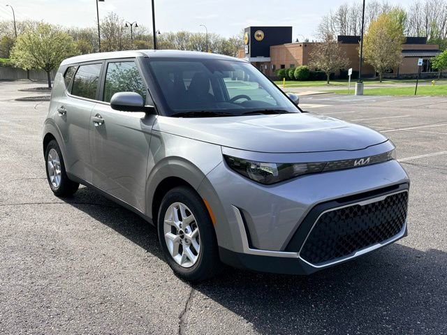 Used 2025 Kia Soul LX w/ LX Technology Package FWD image 7