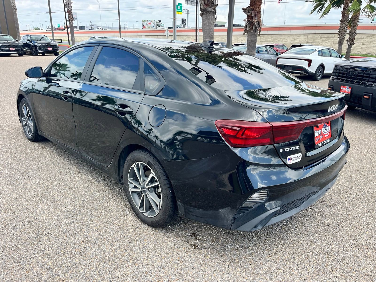 Used 2023 Kia Forte LXS FWD image 4