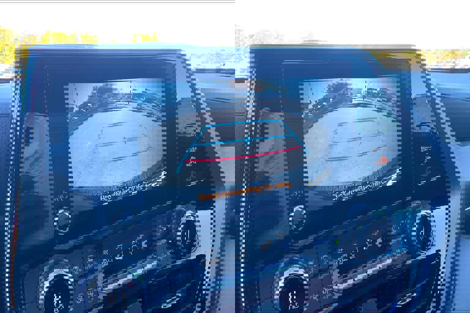 Used 2023 Toyota Highlander LE image 27