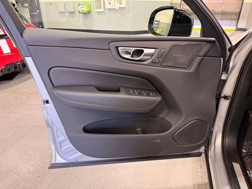 Used 2025 Volvo XC60 B5 Plus w/ Climate Package image 10