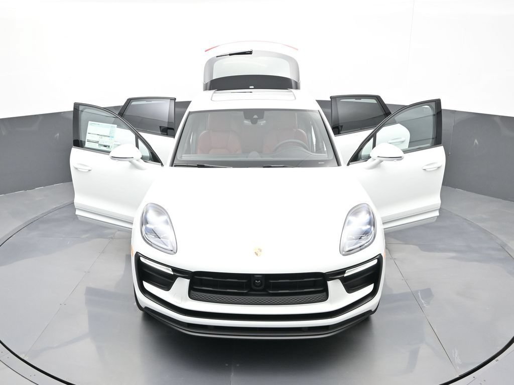 Certified 2026 Porsche Macan AWD/4WD image 32