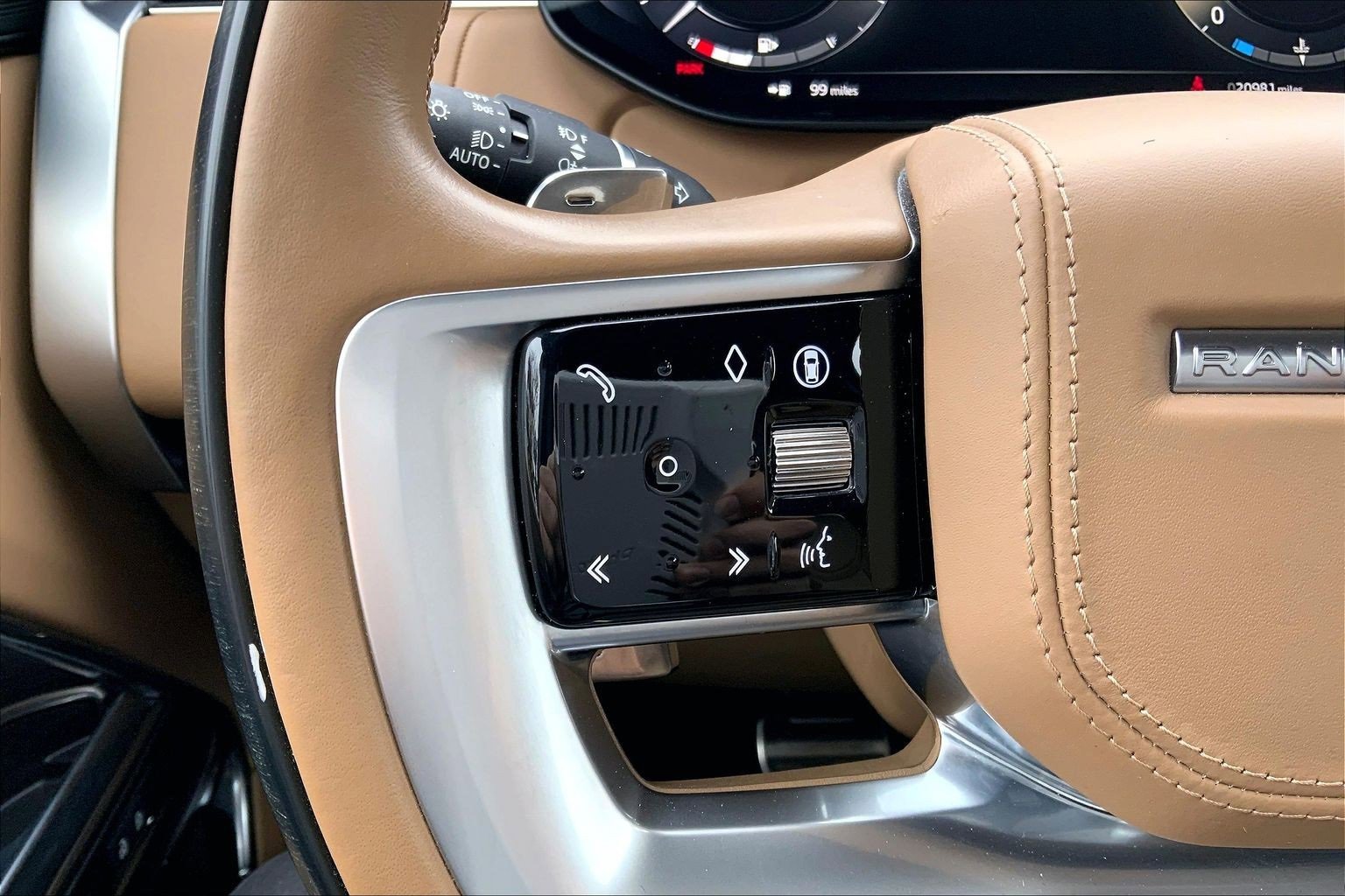 Used 2025 Land Rover Range Rover Long Wheelbase SE image 23