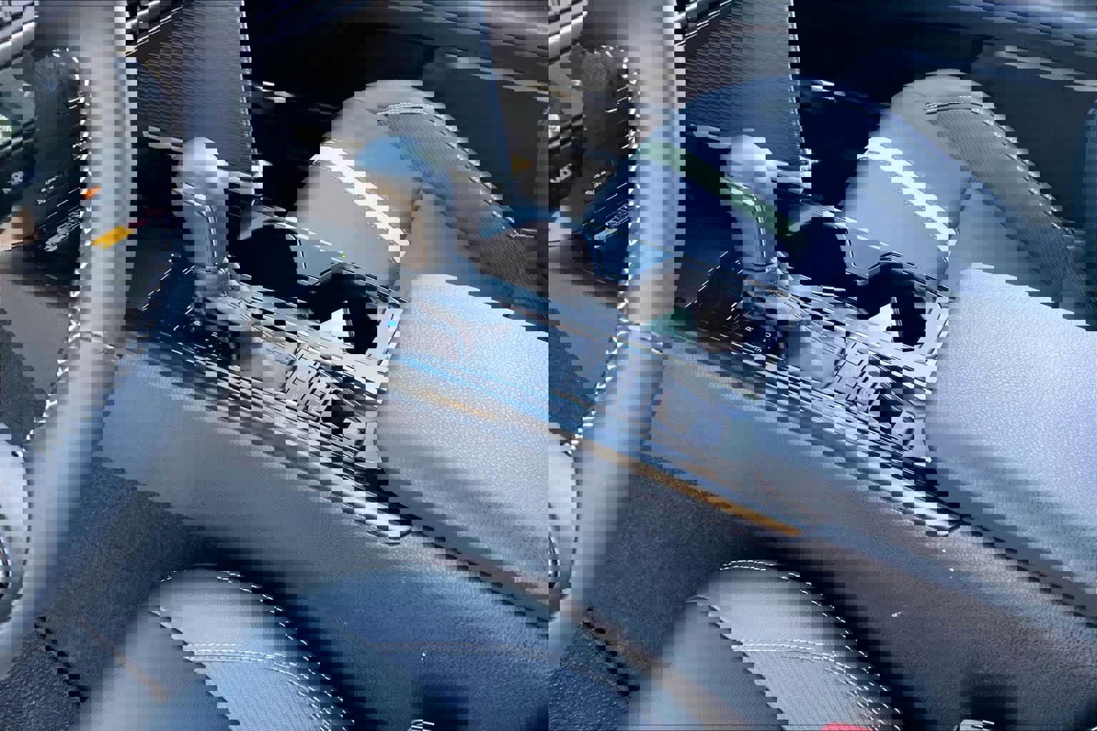 Used 2025 Toyota Camry SE w/ Convenience Package image 16