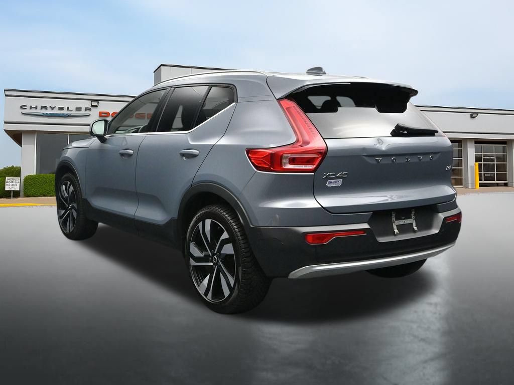 Used 2023 Volvo XC40 B5 Plus w/ Climate Package AWD/4WD image 3