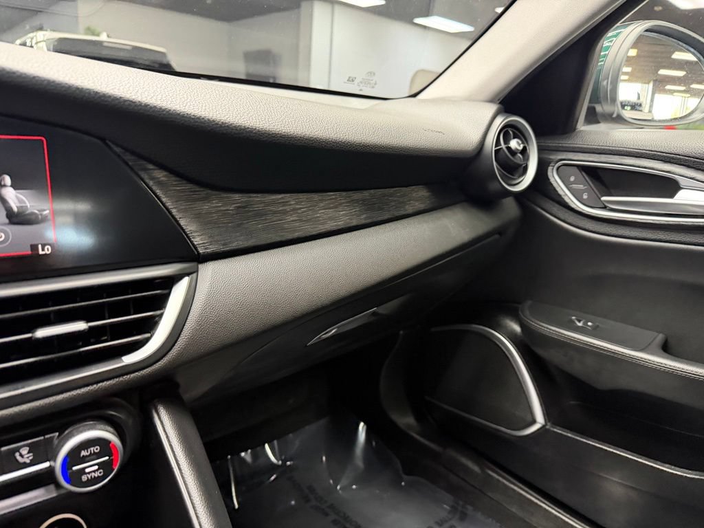 Used 2020 Alfa Romeo Giulia RWD image 27
