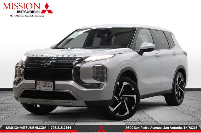 Used 2022 Mitsubishi Outlander SE image 1