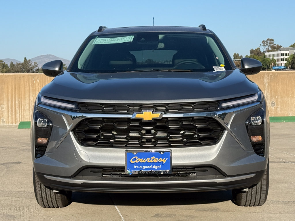 New 2026 Chevrolet Trax LT w/ Sunroof Package FWD image 4
