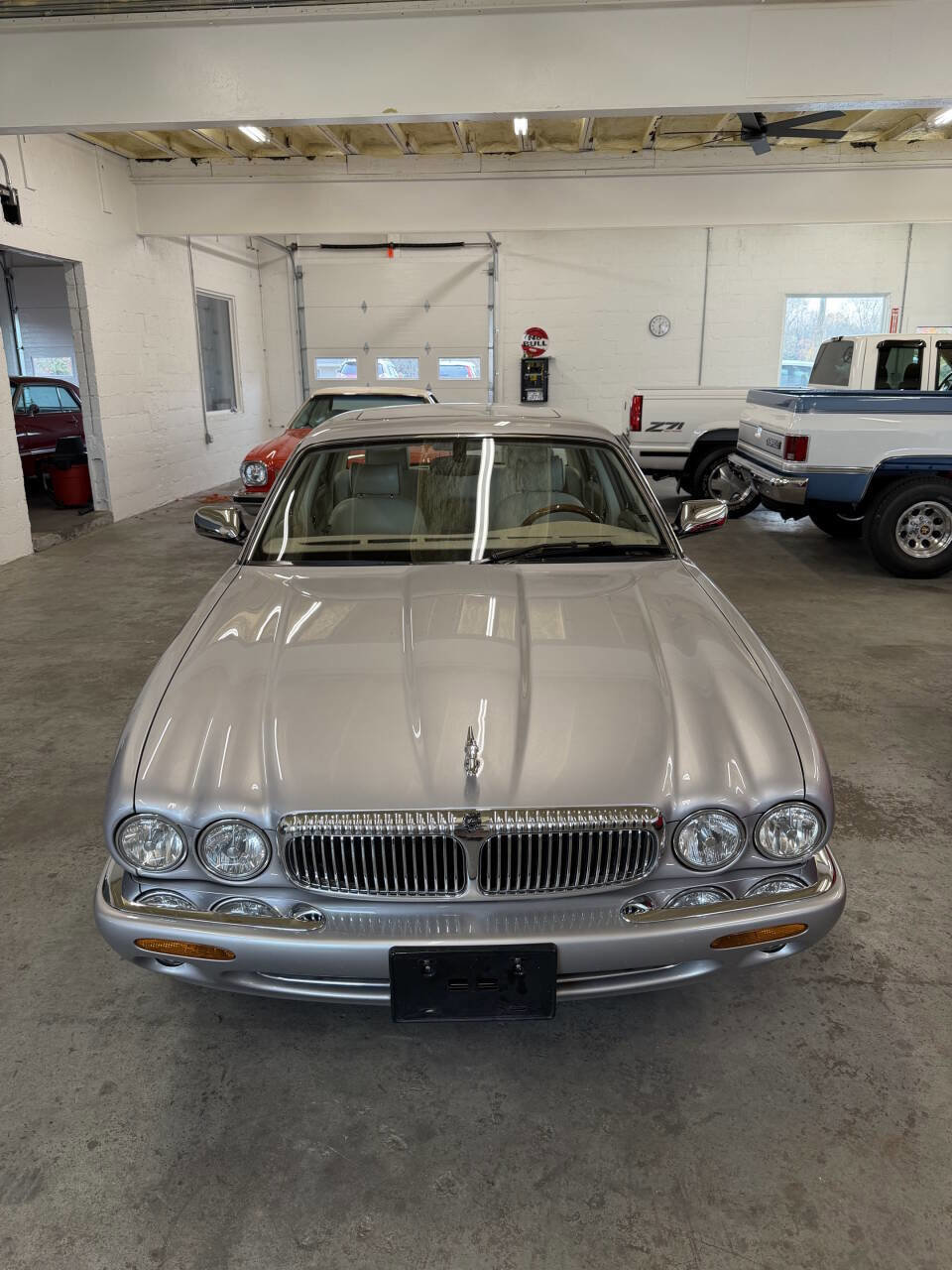 Used 2001 Jaguar XJ Vanden Plas image 2