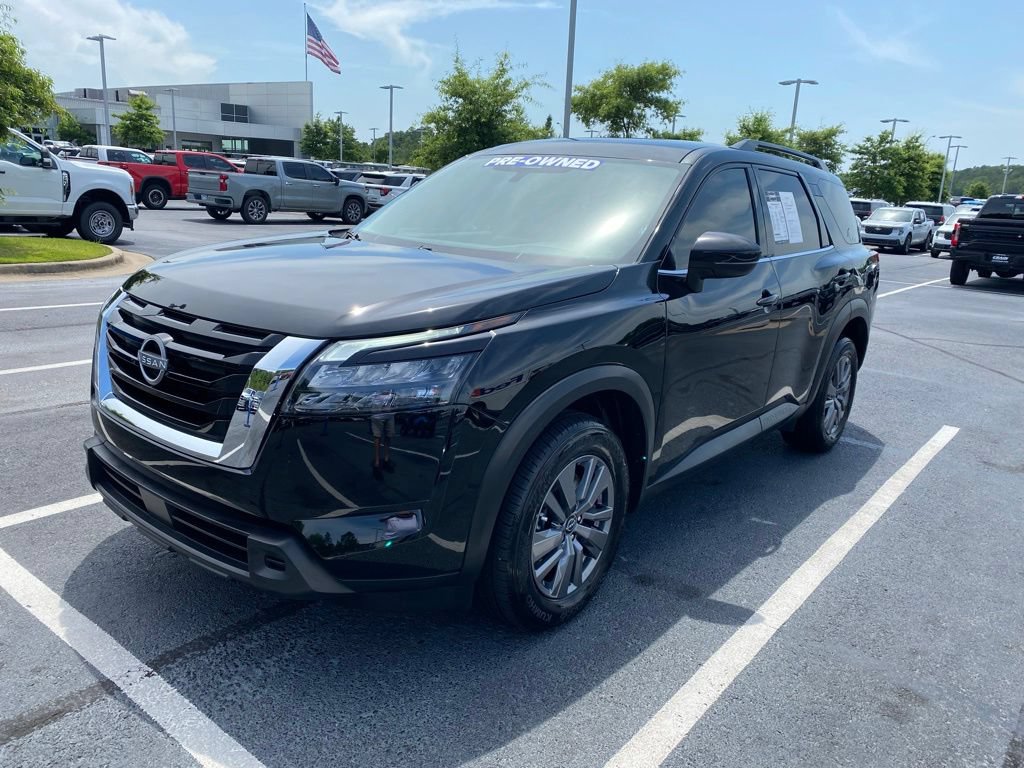 Used 2025 Nissan Pathfinder SV FWD image 3