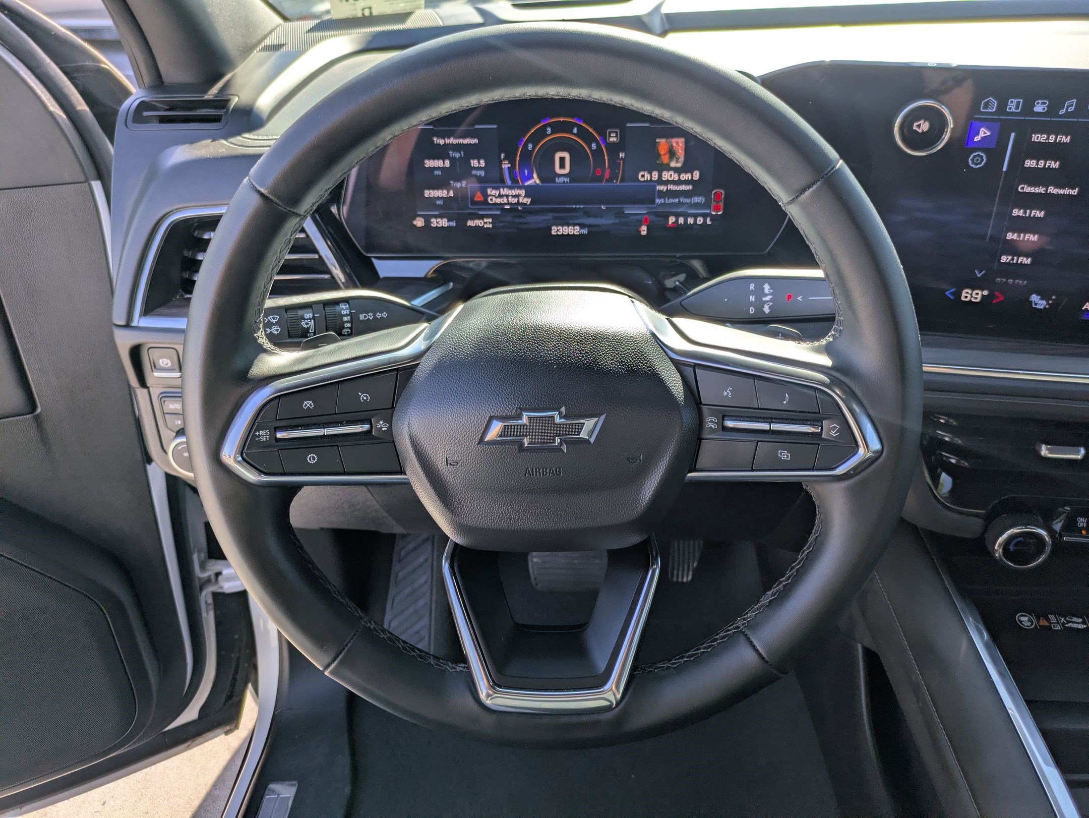 Used 2025 Chevrolet Suburban Z71 AWD/4WD image 19
