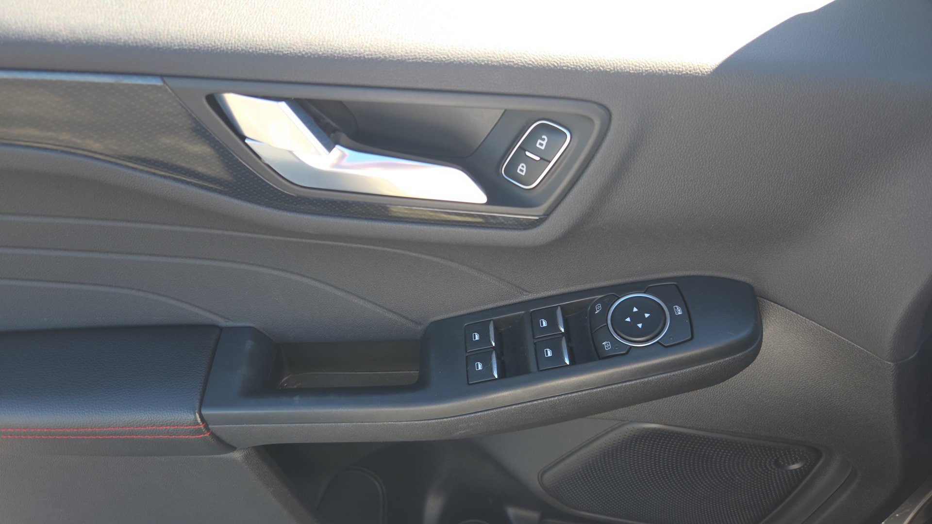 Used 2023 Ford Escape ST-Line w/ Tech Pack #1 AWD/4WD image 7