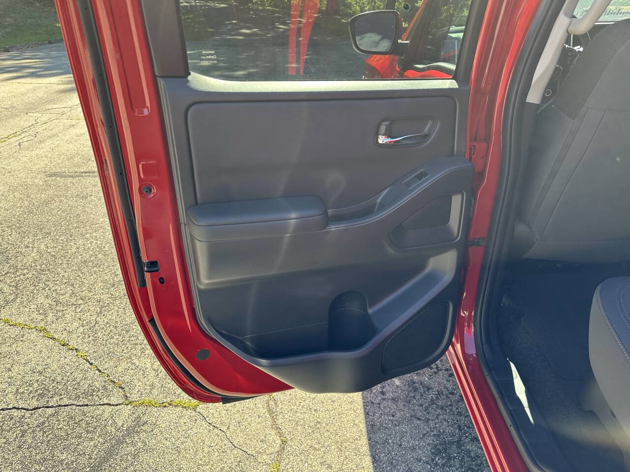 Used 2025 Nissan Frontier SV image 18