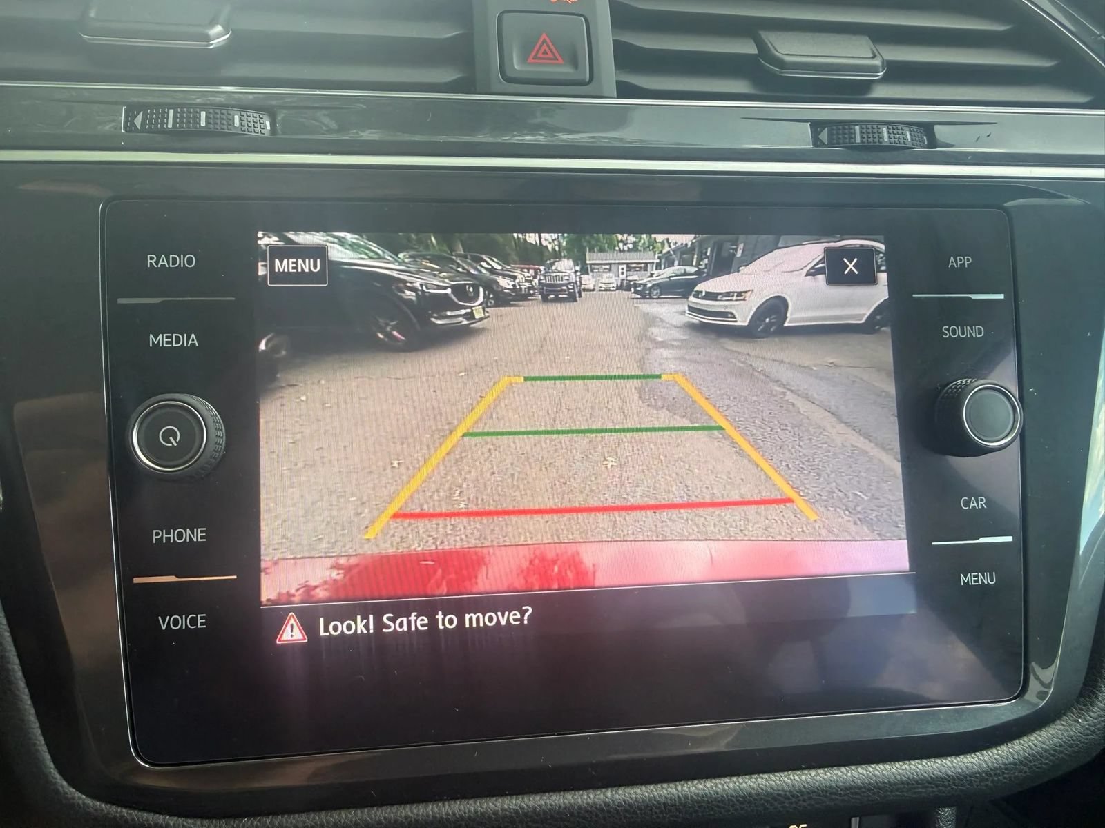Used 2020 Volkswagen Tiguan SE w/ Panoramic Sunroof Package AWD/4WD image 17