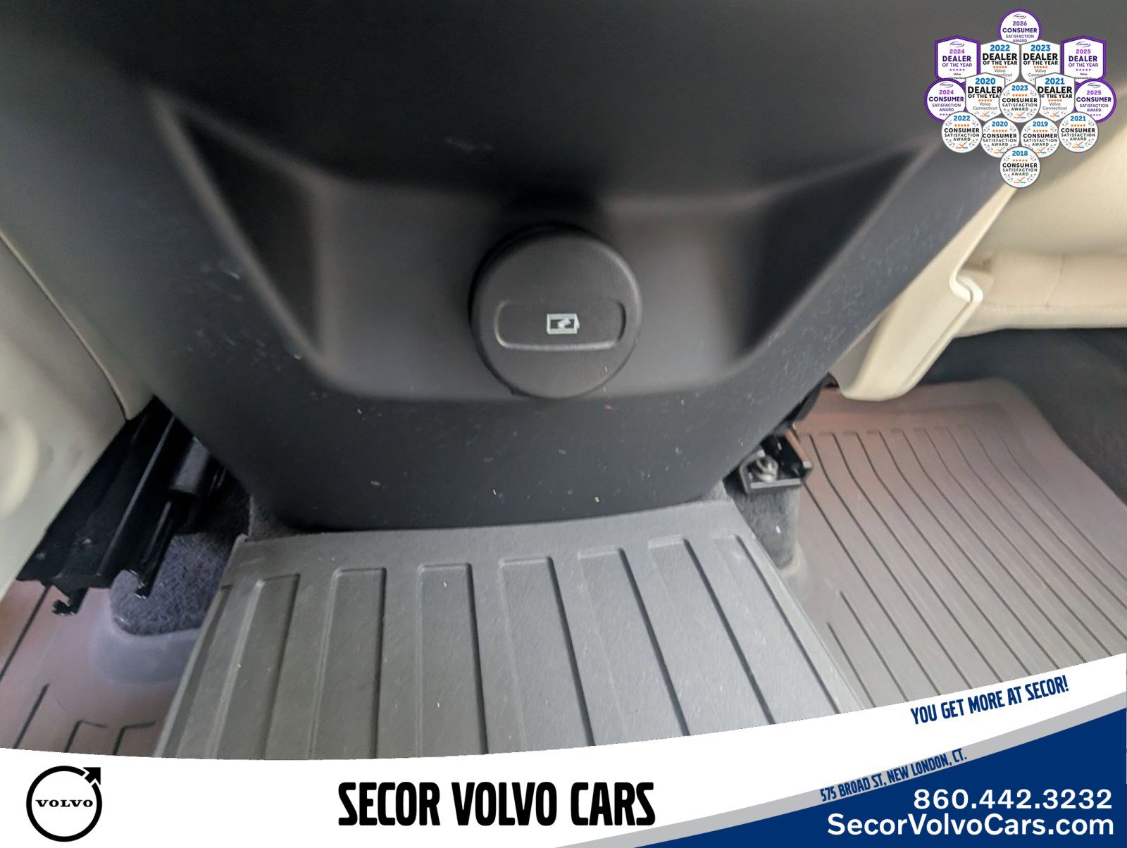 Used 2023 Volvo XC60 B5 Plus w/ Climate Package AWD/4WD image 31